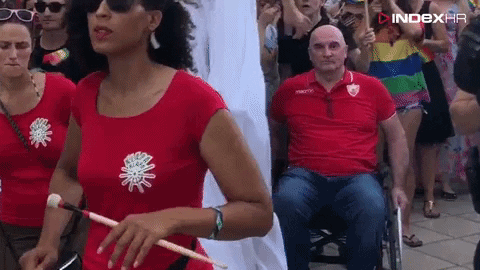VIDEO Hrvatski branitelj na splitskom Prideu u majici Crvene zvezde